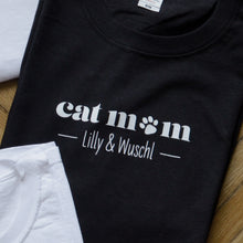 Lade das Bild in den Galerie-Viewer, Personalisierbare Cat M🐾m, Cat D🐾d, Pa🐾wrent Shirt „Jurij“

